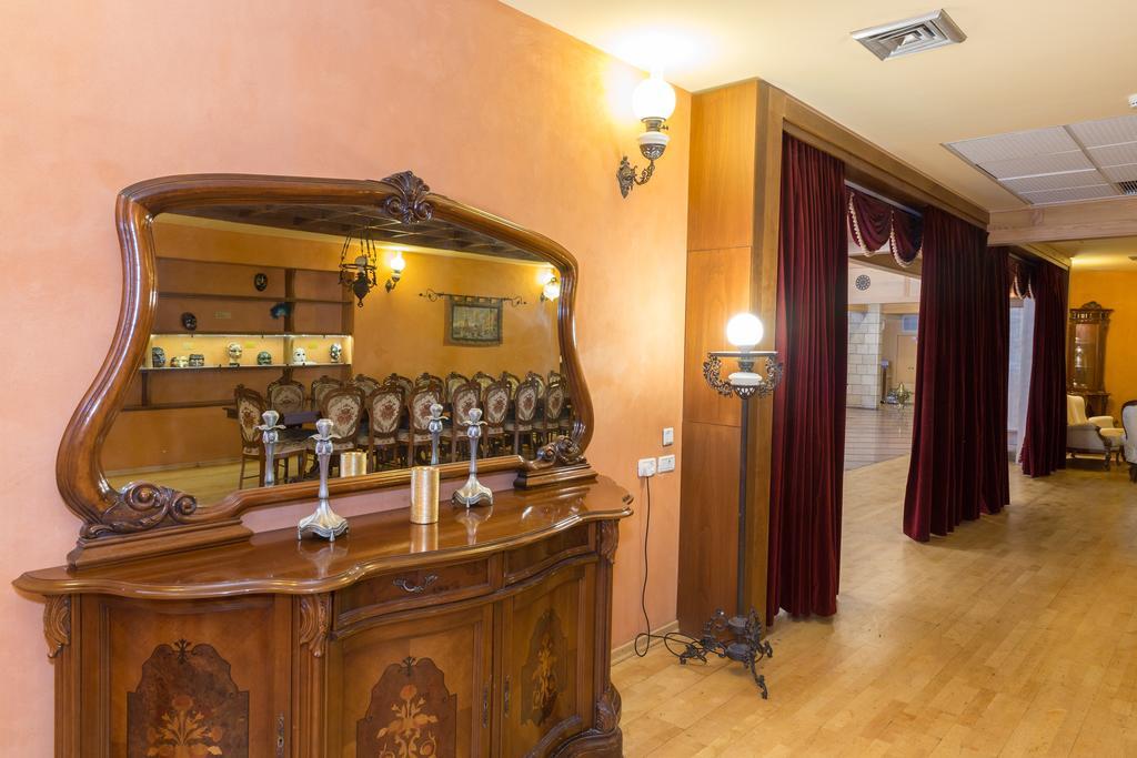 Hotel & Museum Dona Gracia Tiberias Buitenkant foto